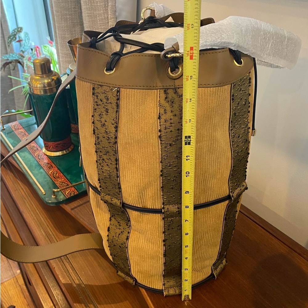 F/W 2022 Ulla Johnson Willow XL Drawstring Bucket Bag in Senape Colorblock - Picture 12 of 14